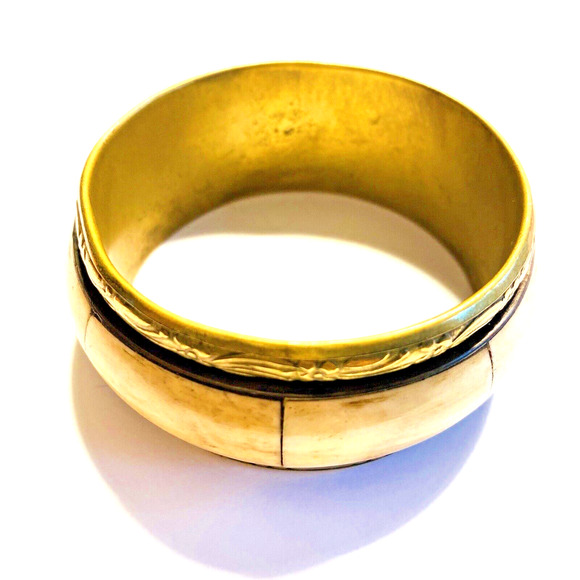 Vintage Bangle Bracelet Embossed Brass & Faux Bone Panel Inlay Tribal Boho Chic - Picture 2 of 7
